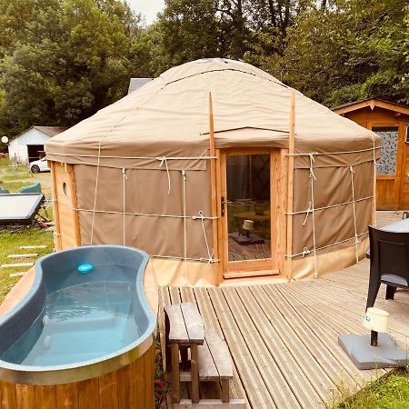 Wigwam, séjour ecolo glamping Frechet-Aure Extérieur photo