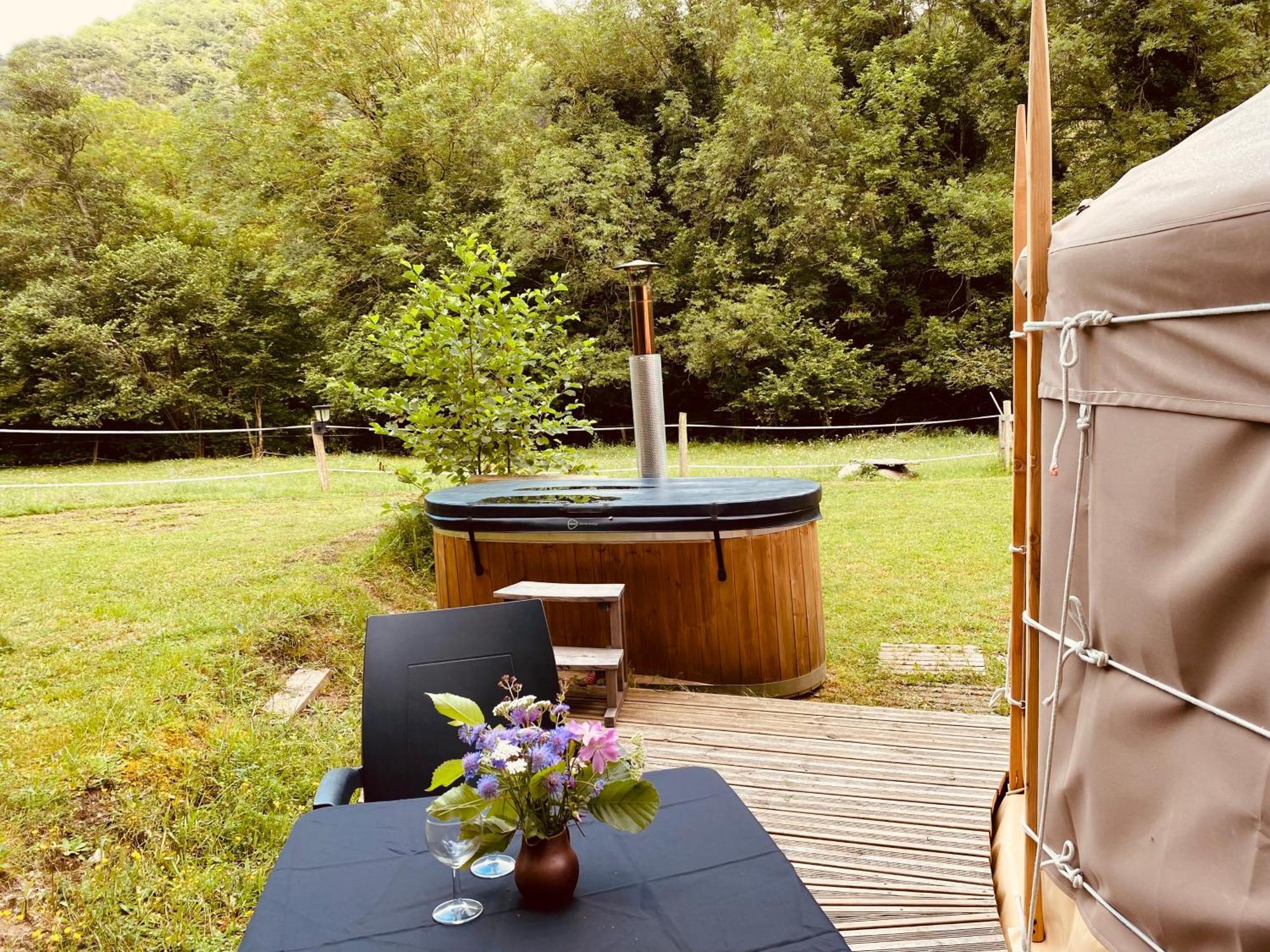 Wigwam, séjour ecolo glamping Frechet-Aure Extérieur photo